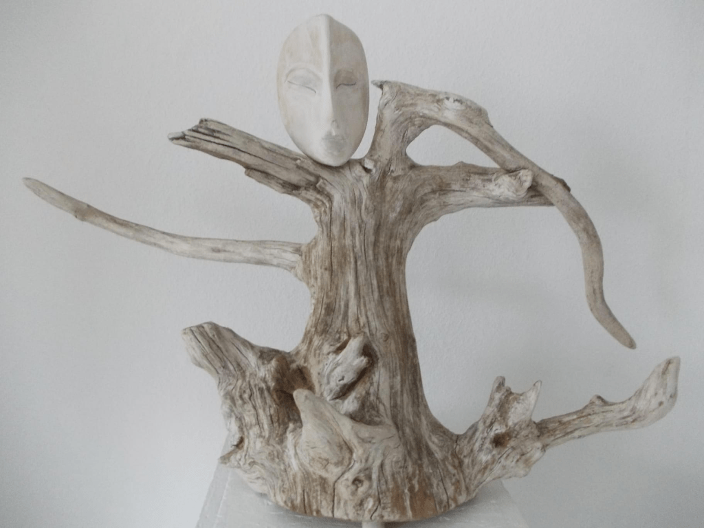 Nicole Kalitta zeigt Skulpturen aus&nbsp;Holz