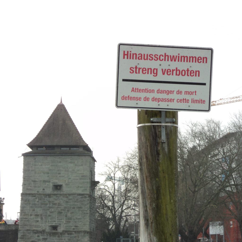 Das Konstanzer Rheinstrandbad bleibt (vorerst) bestehen – historische Schilder verschwinden&nbsp;spurlos